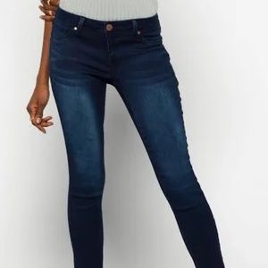 1822 Low Rise Skinny Jeans
